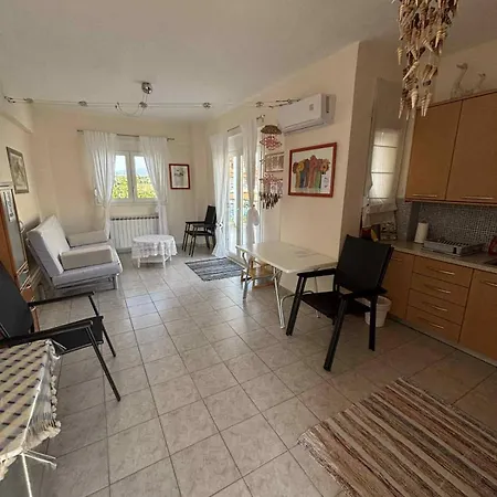 Dina باراليا ديونيسيو