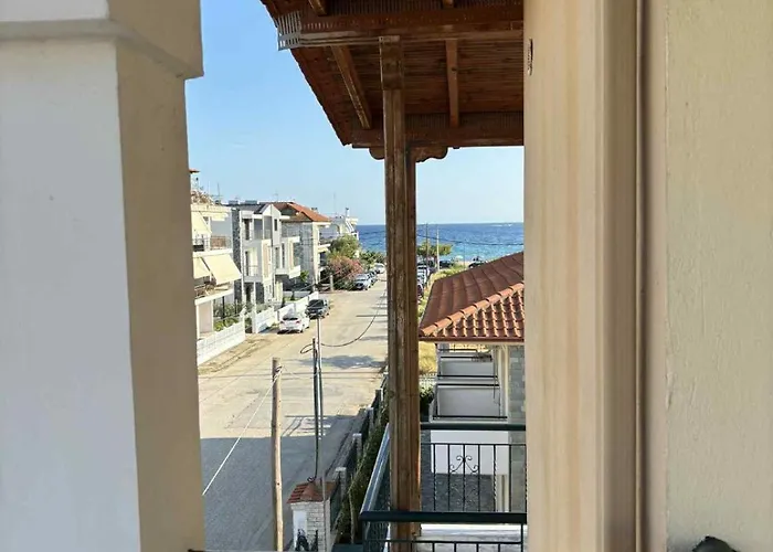 Dina * Paralia Dionisiou